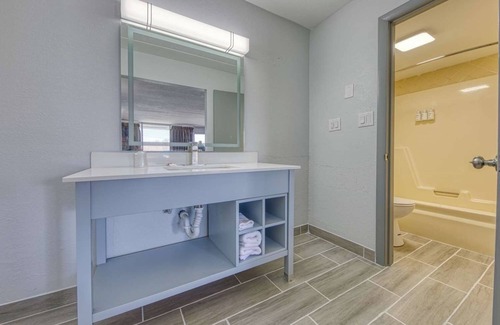 Revelo Hotel | Explore Stearns' History: 4 Rooms w/Pool, Free Breakfast, Near McCreary Museum