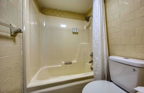 Revelo Hotel | Explore Stearns' History: 4 Rooms w/Pool, Free Breakfast, Near McCreary Museum