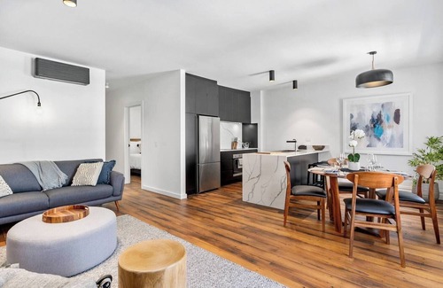 Hobart Central Business District Apartment | Explore the Quaint Cafe Locale from Saddlers House