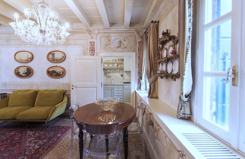 San Polo Apartment | Explore Venice From a Sophisticated Hideaway in San Polo