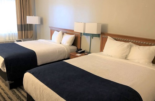 Window Rock Hotel | Explore Window Rock Tribal Park & Veterans Memorial! 2 Units! Pets Allowed, Pool