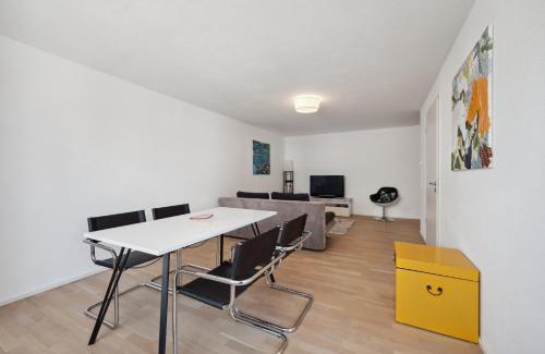 Boeblingen Apartment | EXQUIS 4BR Design Apart-Haus I 2 Parken I Balkon