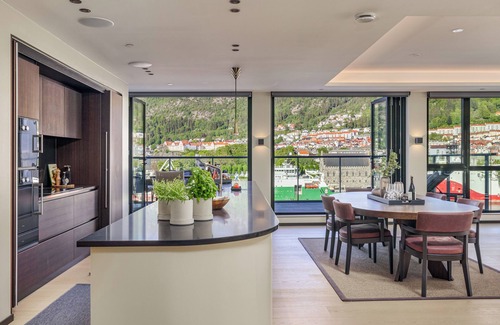 Bergen City Centre Apartment | Exquisite 2br. apt., impeccable standard, panoramic views of Bergen harbor.