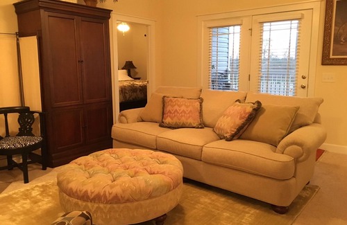 Greenville Condo | Exquisite 2BR Luxury Suite Prime Greenville Location