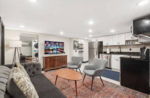 Shaw Apartment | Exquisite 8BR/7BA DC Mansion – Reunions, Retreats
