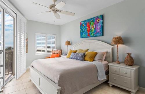 Sanibel House | Exquisite Beachfront Residence at SIBC with Bikes