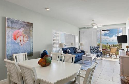 Sanibel House | Exquisite Beachfront Residence at SIBC with Bikes