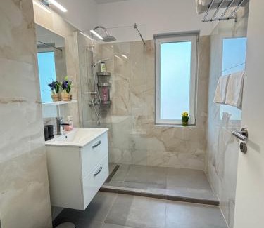Dumbravita Apartment | Exquisite Cloud Residence