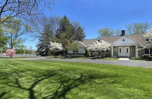 Gettysburg House | Exquisite, first floor stone ranch Gettysburg large kitchen/living area - quiet
