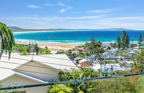 Crescent Head House | EXQUISITE HOLIDAY HOME WITH OUTSTANDING OCEAN VIEWS - Newly Renovated