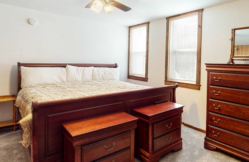 Hancock House | Exquisite lodge with game room, sauna, firepit, & washer/dryer