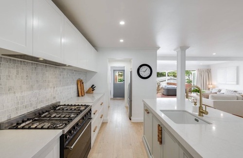 East Toowoomba House | Exquisite, Stunning & Central! CDB Fringe Cottage!