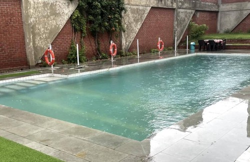 Agra Villa | Exquisite Villa: 4 BR with Huge Pool, Gardens, Indoor Fireplacenn