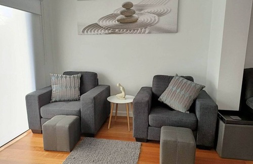 Ballarat North House | Exquisitely furnished house walking distance to AFL Mars Stadium