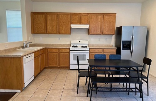 Spring Valley House | Extended Stay 3 or 4 Beds Cozy Smart Home Living