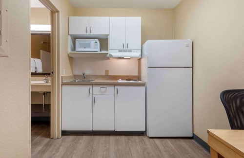 Riviera - Westchester Hotel | Extended Stay America Suites Bakersfield California Avenue