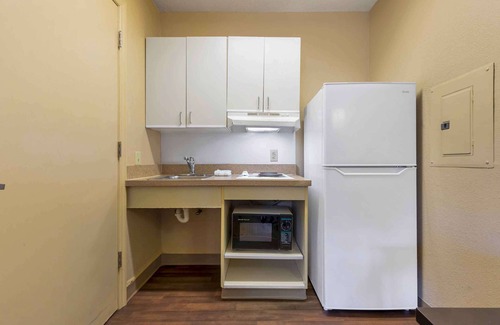 Riviera - Westchester Hotel | Extended Stay America Suites Bakersfield California Avenue