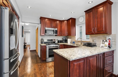Forestview House | Extended Stay- Chicago FHS Rental - W 64th St