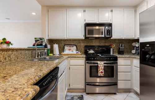 Playa Del Rey Condo | Extended Stay, Cozy, Pool View, near LAX, Beach!