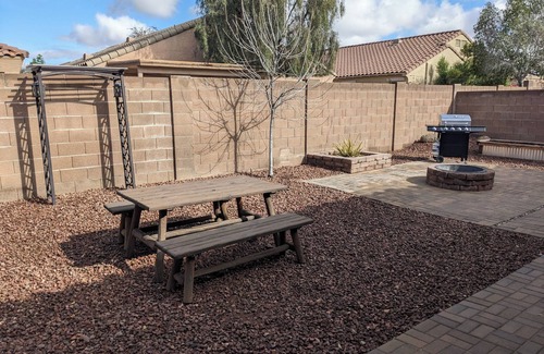 Sarival Gardens House | Extended Stay Goodyear Gem Near Ballpark