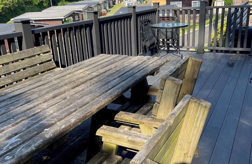 Mumbles Ski Chalet | Extended, upgraded, detached 2 bed chalet sleeps 4. Two minute walk to beach.