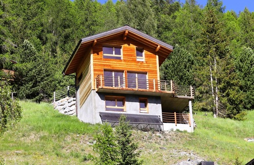 St. Luc Ski Chalet | Extérieur: Detached chalet on 3 floors with magnificent views, for 4 people - approx. 80m2Interior: