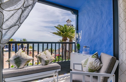 Playa del Aguila Apartment | Extra luxury beachfront apartment with 2 bedrooms