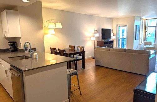 Downtown Seattle Apartment | Extra Large 2-bdrm, 2 bath at Harbor Steps - Walk to Pike Place, Waterfront!
