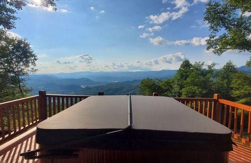 Andrews Cabin | Extraordinary Lodge with Breathtaking Mt. Views