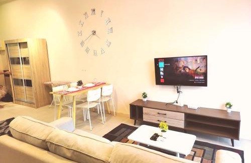 Cyberjaya Apartment | F1-09-26 Dream StudioTamarandWiFiNETFLIXFreeparking