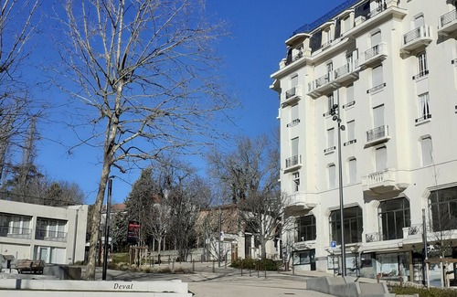 Chatel-Guyon Apartment | F1 FACE TO THE THERMAL PARK pets welcome!