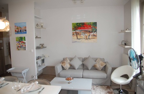 Aix-les-Bains Apartment | F1 of 42 m2 completely renovated in an old Palace for spa treatment or holidays
