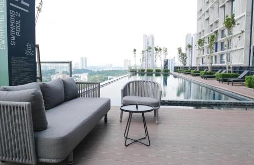 Cyberjaya Apartment | F2-18-03 Castle Suites Tamarind WiFi Netflix FreeParking