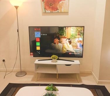 Cyberjaya Apartment | F2-19-01 MossView1BRTamaranWifiNETFLIXFree Parking