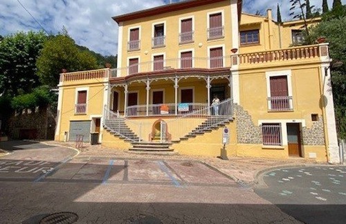 Arles-sur-Tech Apartment | F2 furnished with balcony, A/C, WIFI, pets allowed - 50m from the spa