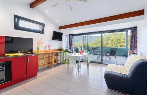 Ceret Cottage | F2 holiday home in a corner of paradise with private pool and Wi-Fi