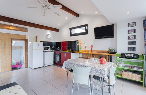 Ceret Cottage | F2 holiday home in a corner of paradise with private pool and Wi-Fi