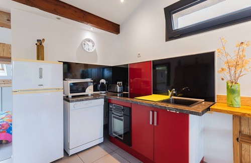 Ceret Cottage | F2 holiday home in a corner of paradise with private pool and Wi-Fi