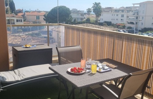 Saint-Laurent-du-Var Apartment | F2 NEW BRIGHT BEAUTIFUL NEAR SEA AND AMENITIES AIR CONDITIONING WIFI TERRACE GARAGE