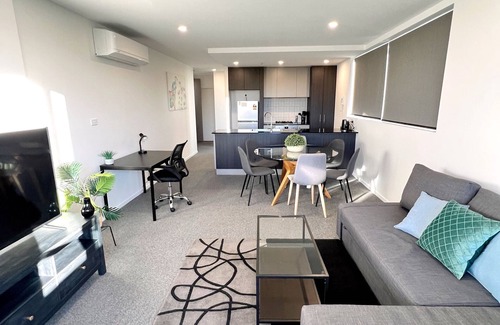 Phillip Apartment | Fab in Phillip - 2bd 2bth Apt