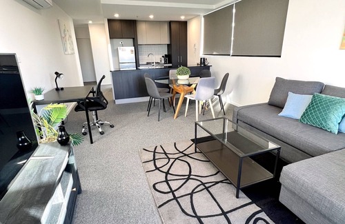 Phillip Apartment | Fab in Phillip - 2bd 2bth Apt