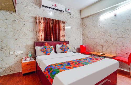 Gandhipuram Hotel | FabExpress Apple Grand - 200m from Our Lady of Fatima Church