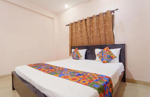 Vadapalani Hotel | FabExpress Earth - Nr Vadapalani Murugan Temple, Vadapalani