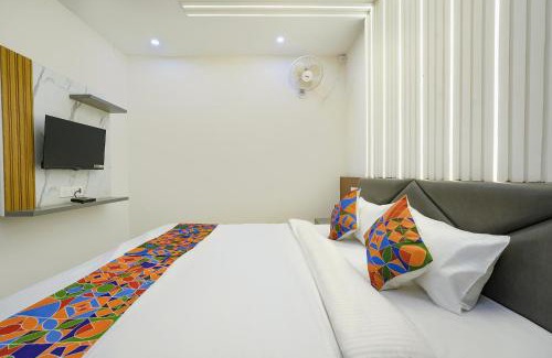 Narasapura Hotel | FabHotel Ayodhya Palace