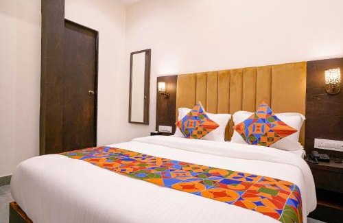 Wellington Pier Hotel | FabHotel Gateway