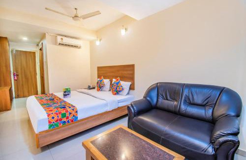 Gandhipuram Hotel | FabHotel Jansi Deluxe - Nr Gandhipuram Bus stand