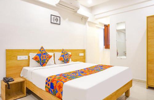 Pune Hotel | FabHotel Saffron Inn I - Nr Darshan Museum