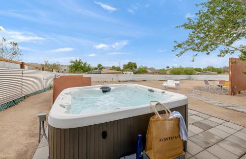 Joshua Tree Villa | Fable by AvantStay 2 Unique Spaces w Bowling Hot Tub Fire Pit Large Yard