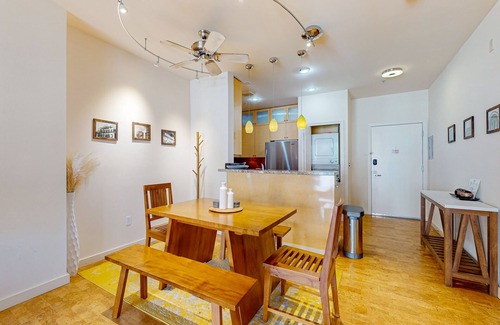 Belltown Condo | Fabulous 2 Bedroom Penthouse with Pool & Parking!