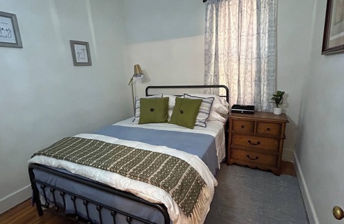 Stockade Historic District Apartment | Fabulous 2-bedroom apartment in fantastic Schenectady NY with WiFi